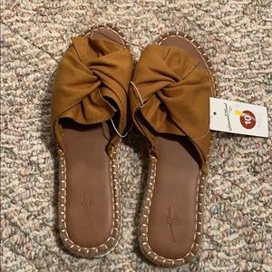 Universal Thread sandals